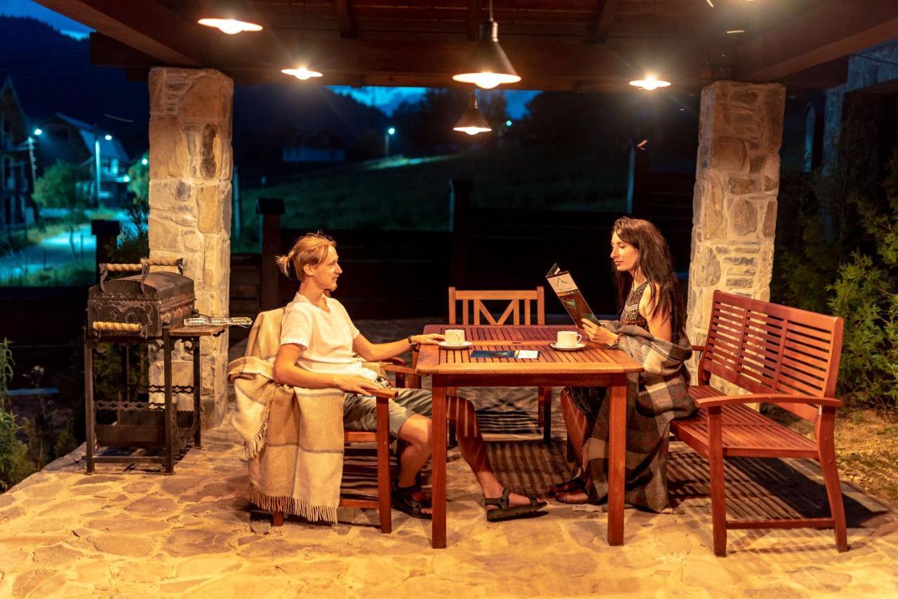 & Nesh Han/Misafirhane Tatariv